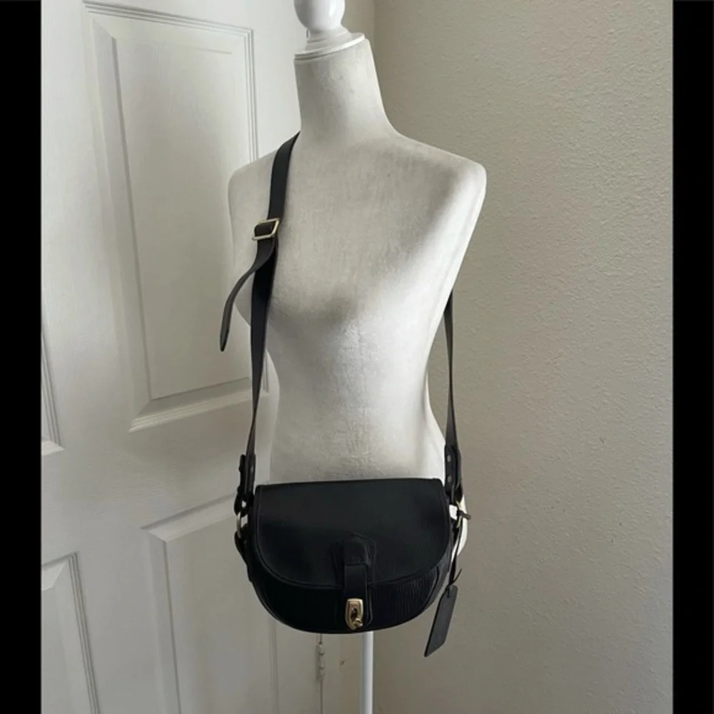 RARE 1980s Dooney & bourke leather saddle bag with RiRi zipper - Picture 1 of 11
